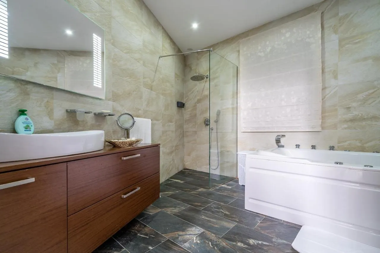Luxurious Villa With Indoor Heated Pool Zurrieq